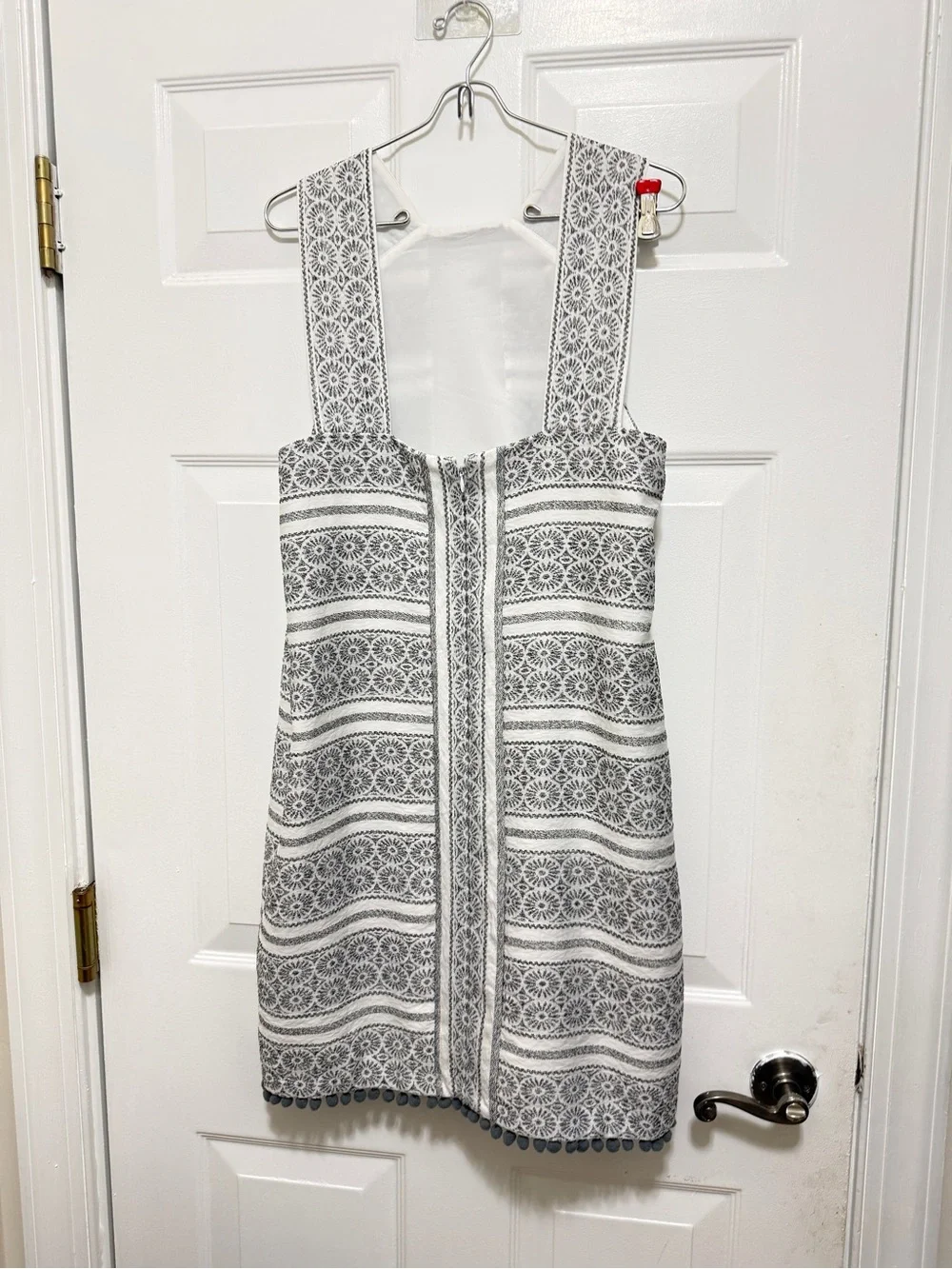 MAGGY LONDON Gray and White Lace-Pattern Shift Dress with small pom-pom - Picture 3 of 13